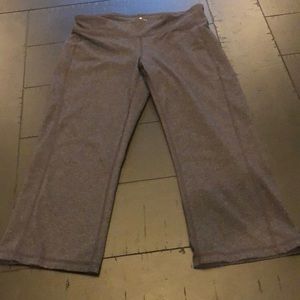 Athleta Charcoal Capris Sz Small